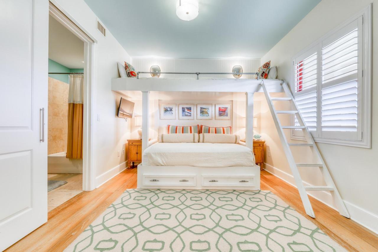 Sanctuary By The Sea Condos 산타로사 비치 외부 사진