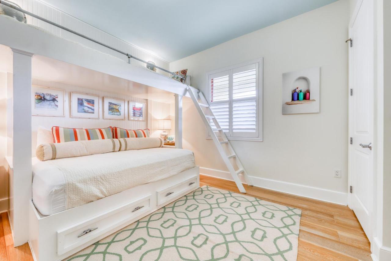 Sanctuary By The Sea Condos 산타로사 비치 외부 사진